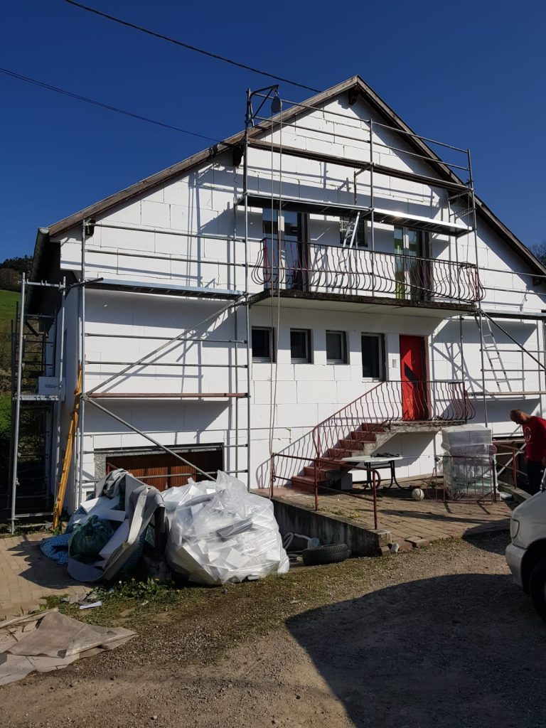 maison avec échafaudage