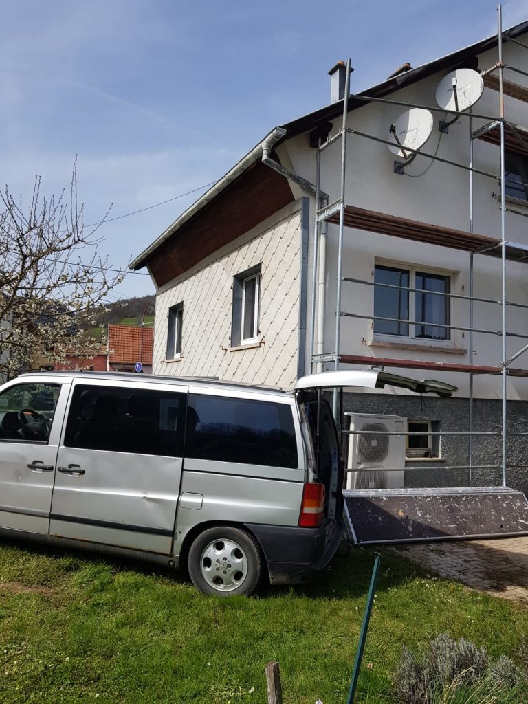 maison échafaudage voiture